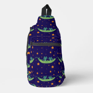 Zwei Waschbären in einer Erbsenschote Whimsical Crossbody Bag