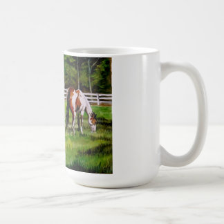 Zwei weiden lassende Farben-Pferde Tasse
