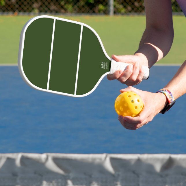 Zwei weiße Akzente Streifen mit feinem grünem Hint Pickleball Schläger (InSitu)
