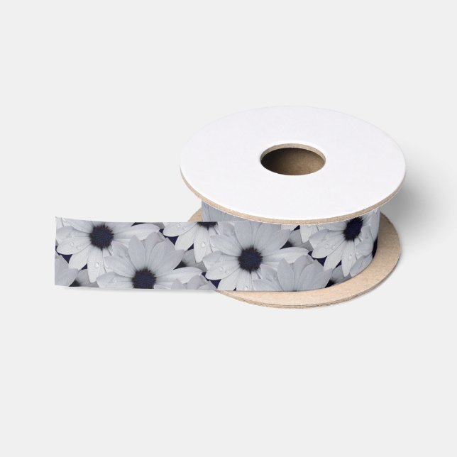 zwei weiße Blume Satinband (Spule)