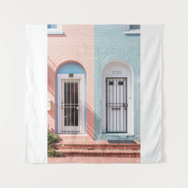 ZWEI WEISSE HOLZTÜREN MIT GRILLEN WANDTEPPICH (Vorderseite)