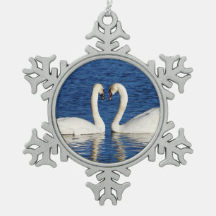 Zwei weißes Schwan-Form-Herz-Zeichen Schneeflocken Zinn-Ornament