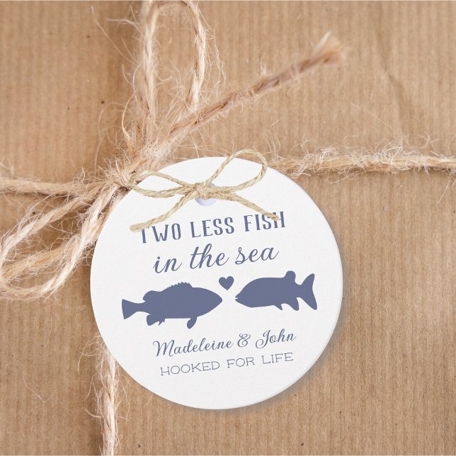 Zwei weniger Fische in der Dusche von Paaren im Me Geschenkanhänger (Two Less Fish In The Sea Couples Shower Favor Tags)