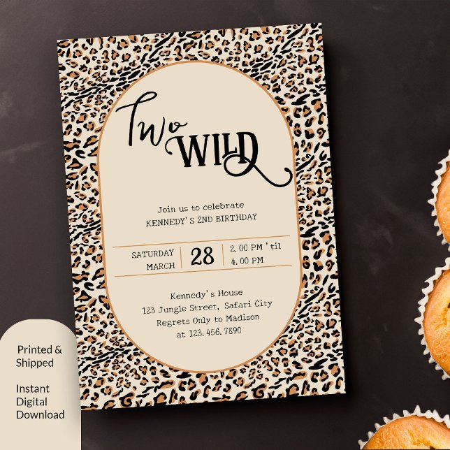 Zwei Wild Leopard Print Neutral 2. Geburtstag Einladung (Two Wild 2nd Birthday Invitation with leopard print)