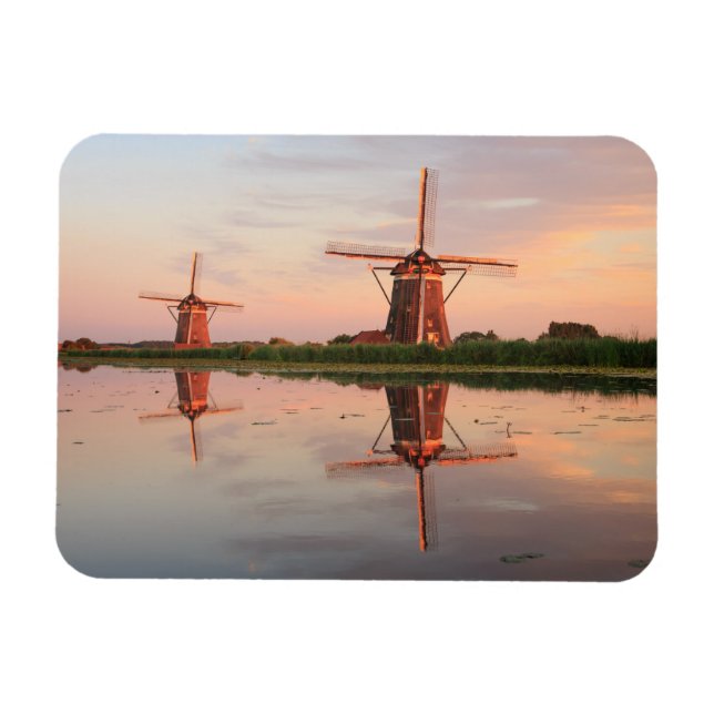 Zwei Windmühlen mit Reflektion bei Sonnenuntergang Magnet (Horizontal)