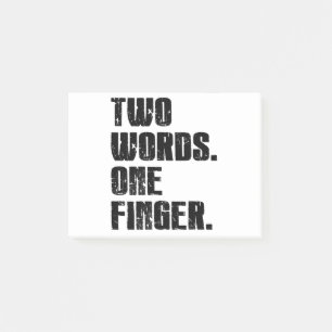 Zwei Worte: ein Finger Post-it Klebezettel
