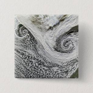 Zwei Zyklone bildeten sich im Tandem südlich von I Button