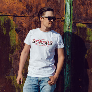 Zweifarbige rote und schwarze Buchstaben T-Shirt