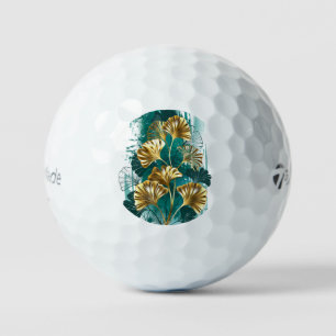 Zweig mit goldenen Blättern Ginko Biloba Golfball