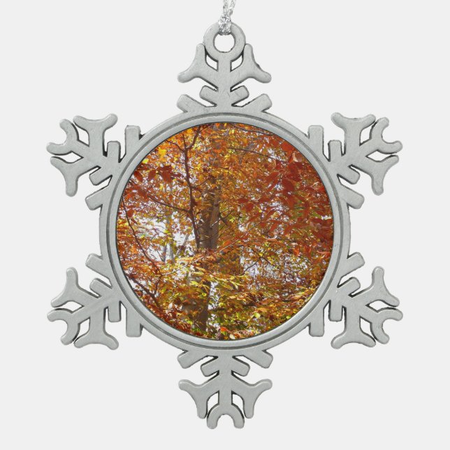 Zweige der Orangen Blätter Herbstnatur Schneeflocken Zinn-Ornament (Vorderseite)