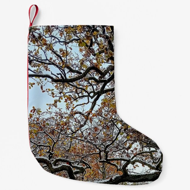 Zweige mit orangefarbenen Blätter und Schnee Kleiner Weihnachtsstrumpf (Vorderseite)