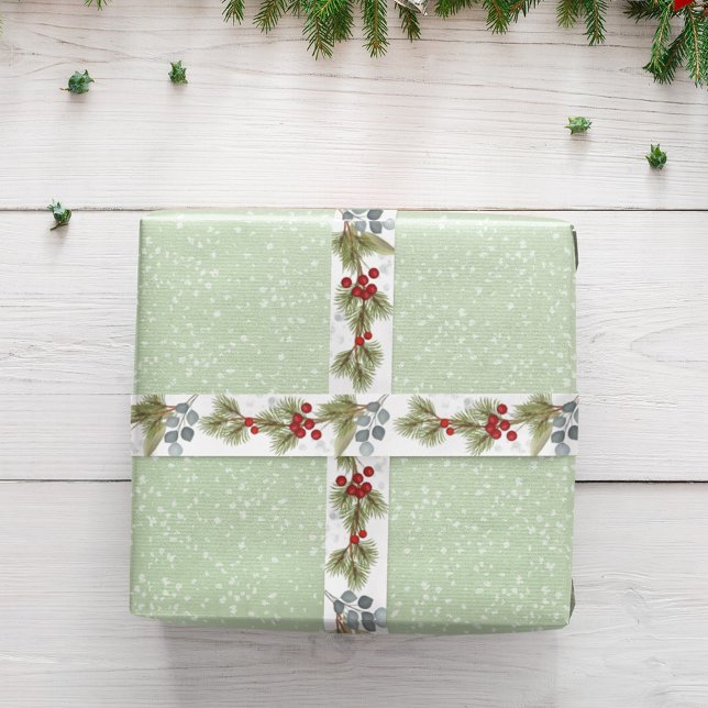 Zweigstellen der Eukalyptus-Pine Holly Berries Satinband (Christmas holiday greenery, red holly berries simple ribbon.)