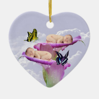 Zweimal die Freude mit Baby-Zwillinge Weihnachten Keramikornament