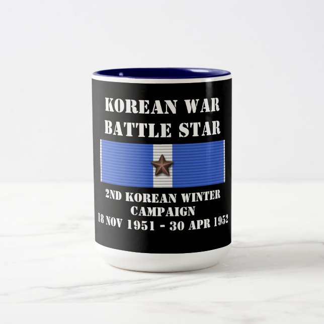 Zweite koreanische Winterkampagne Zweifarbige Tasse (Mittel)