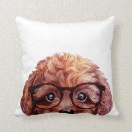 Zwergpudel rötlich braun mit Gläsern Kissen