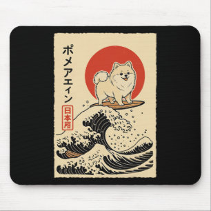 Zwergspitz surft auf japanischer Welle Mousepad