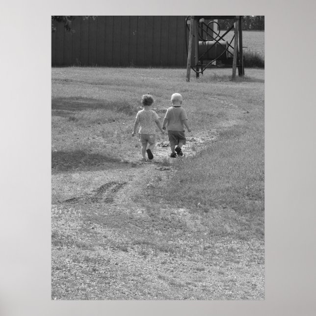 Zwillinge, die schwarz-weißes Poster laufen (Vorne)