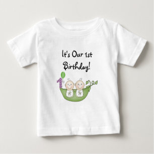 Zwillings-Erbsen in einem Hülsen-ersten Geburtstag Baby T-shirt