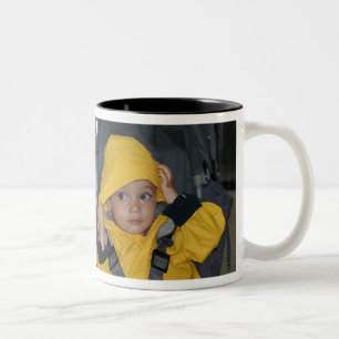 Zwillings-regnerischer Tag Zweifarbige Tasse