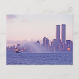 Zwillingstürme mit Feuerlöschboot Sonnenuntergang  Postkarte