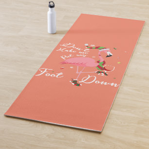 Zwing mich nicht, meine Füße in rosa Flamingo-Gesc Yogamatte