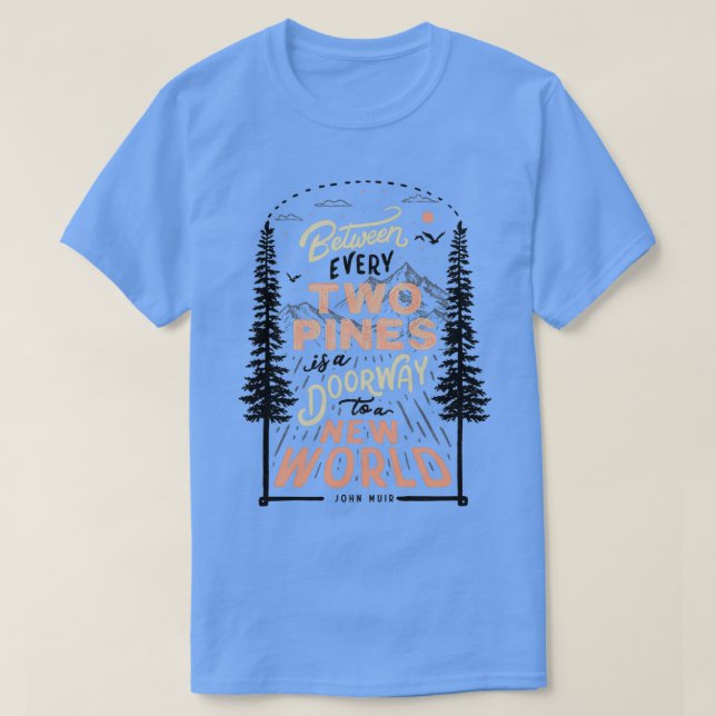 Zwischen allen zwei Kiefern ist die Tür zu einer n T-Shirt (Design vorne)