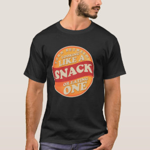 Zwischen Aussehen wie ein Snack oder einen essen h T-Shirt