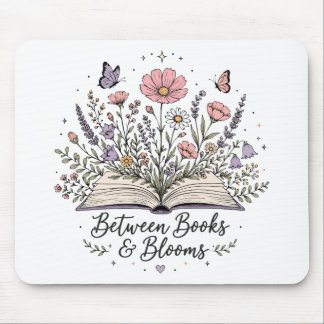 Zwischen Büchern und Blüten Buchliebhaber Leser Mousepad