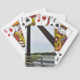 Zwischen den Stangen des Rosts Spielkarten