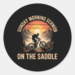 Zwischen Fußball und Haushaltsarbeiten Mountainbik Runder Aufkleber