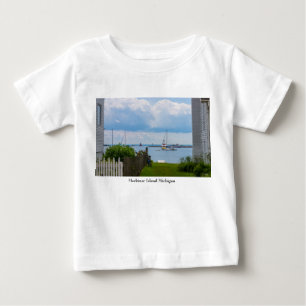 Zwischen Häusern Baby T-shirt